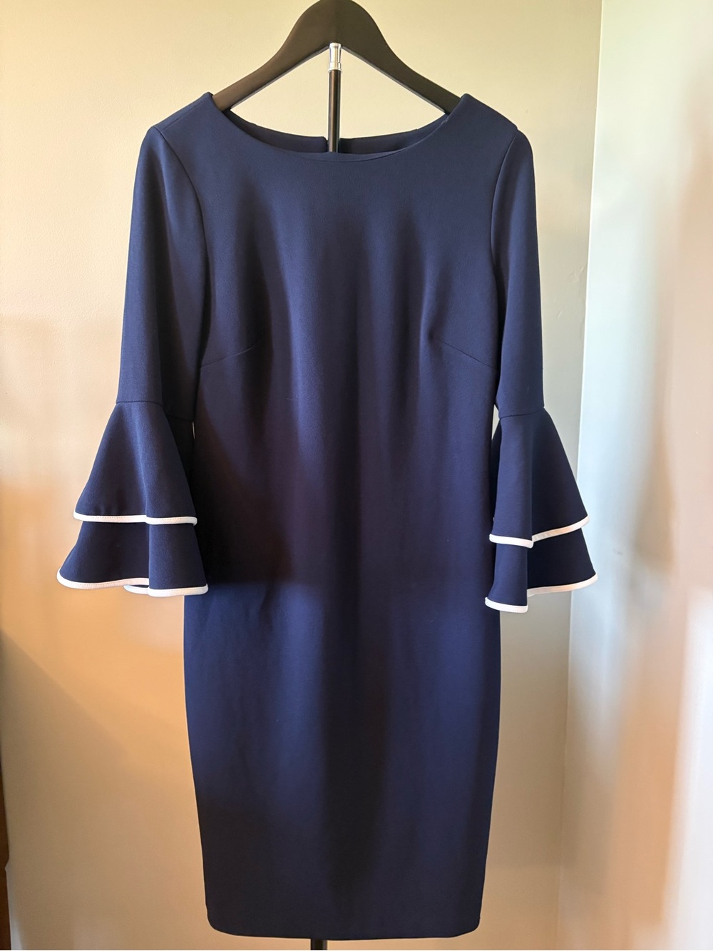 Calvin Klein Size 8 Classic Navy Bell-Sleeve Dress